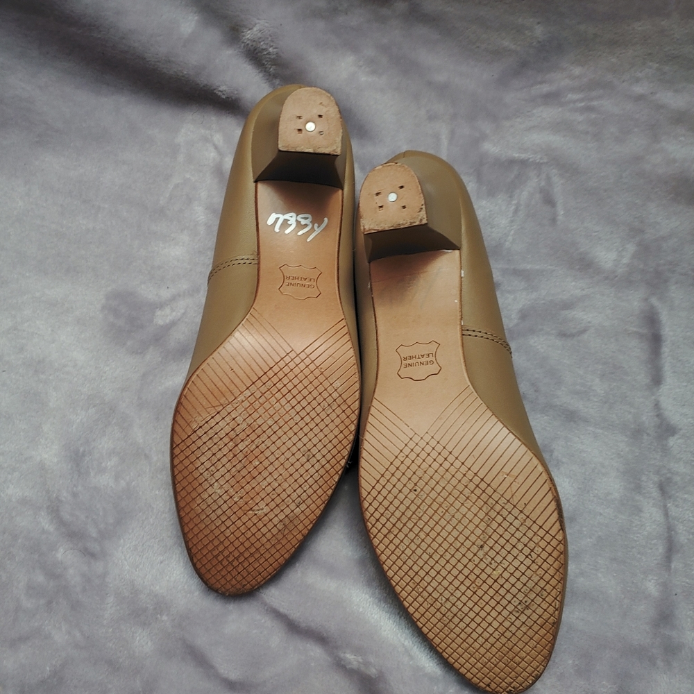 Capezio | Tan Heels with Strap - Picture 4 of 6